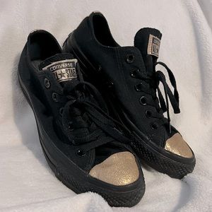 Converse. Women’s 7 and men’s 5.